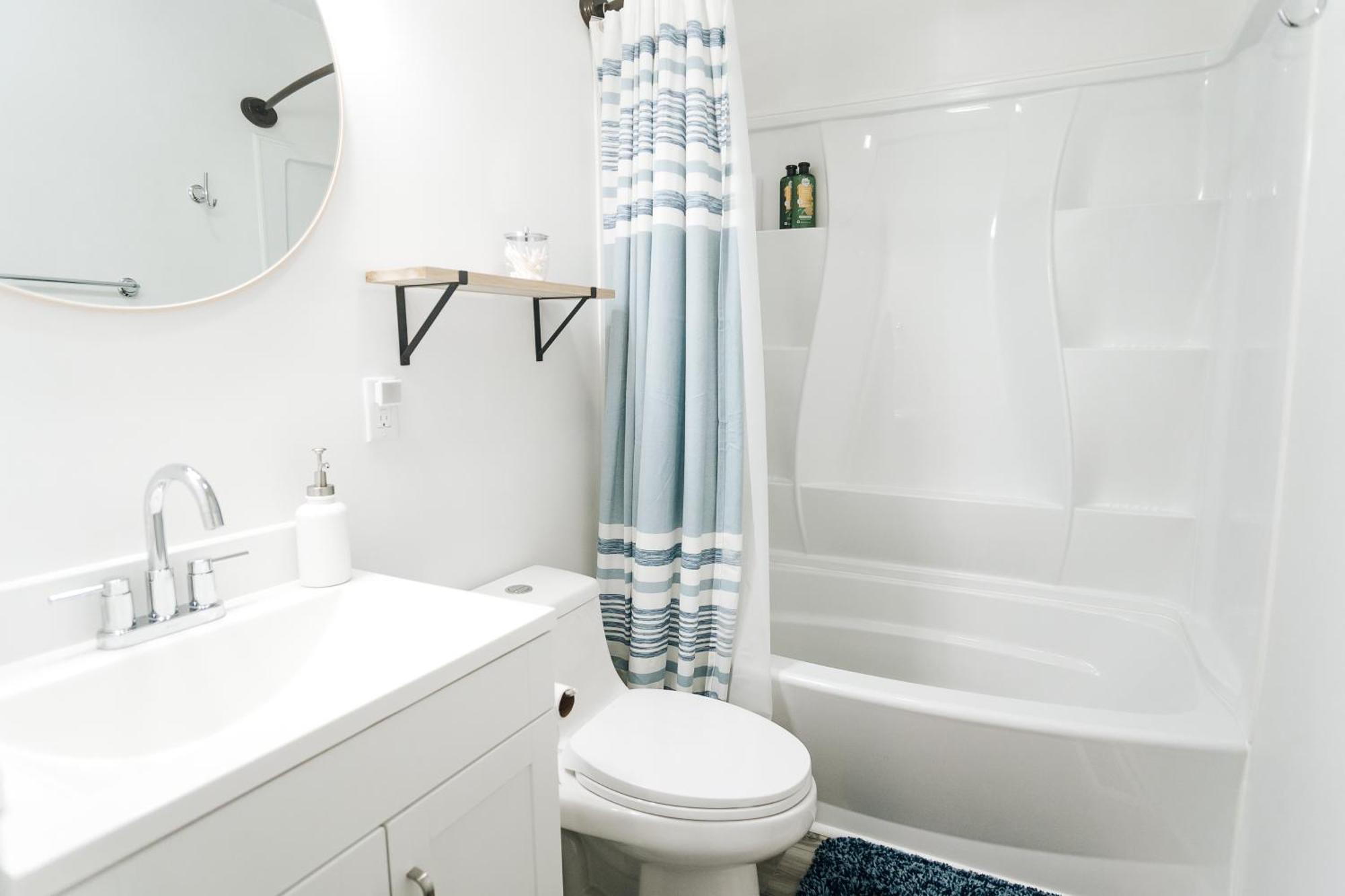 Tranquil Luxury: Modern Comfort! Линчбърг Екстериор снимка
