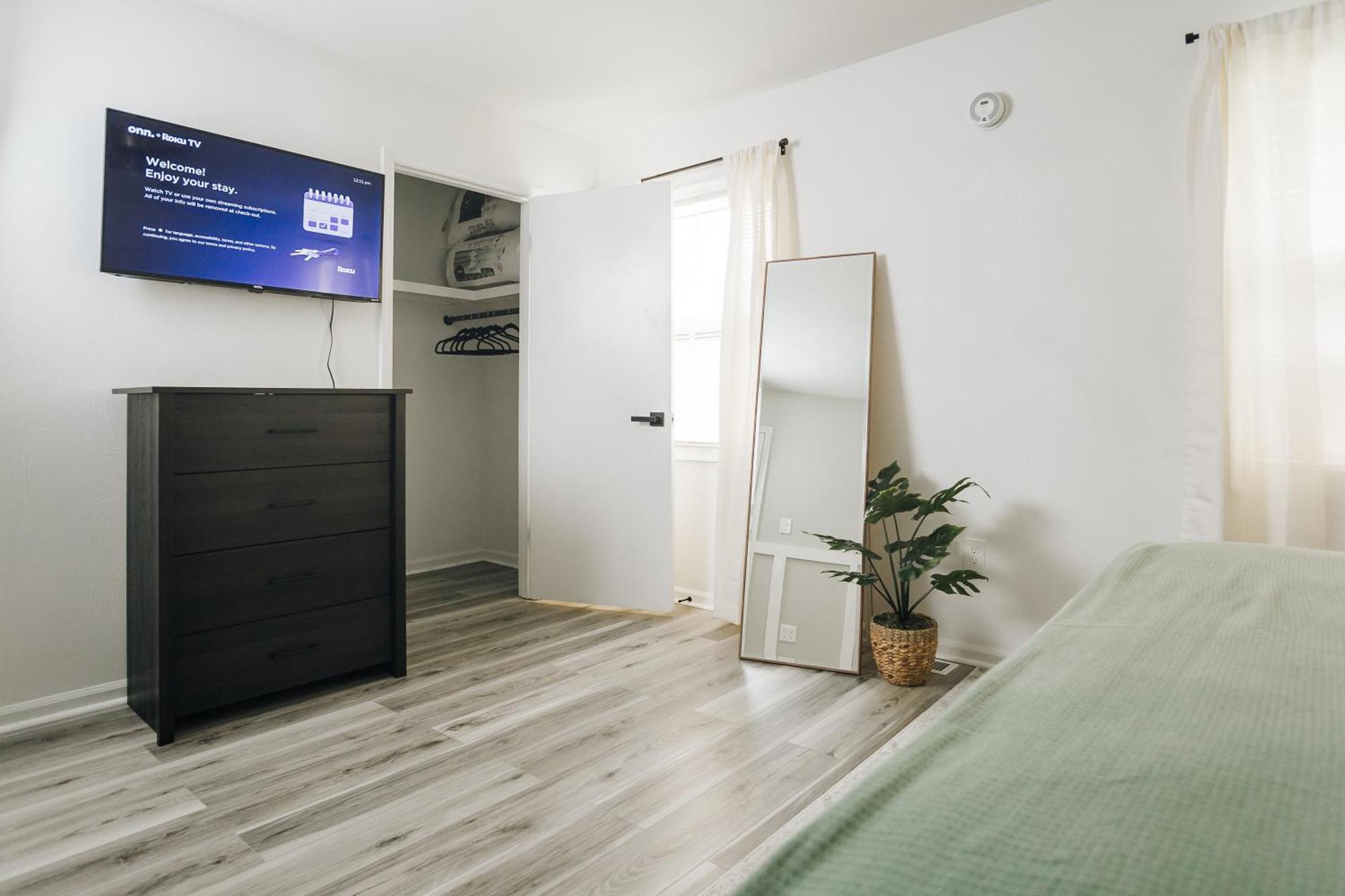 Tranquil Luxury: Modern Comfort! Линчбърг Екстериор снимка